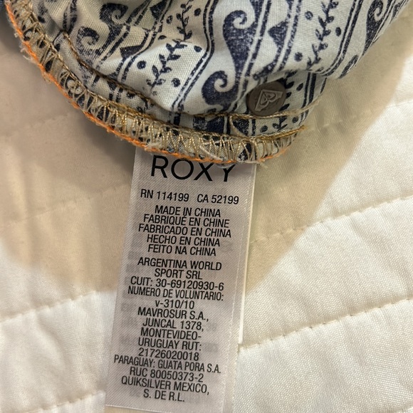 Roxy Ladies Button-fly Distressed / Ripped Jean Shorts EUC Size 28 - Picture 4 of 6